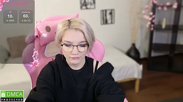 Megan_Lora's cam snapshot