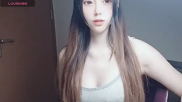 AyoHall's cam snapshot