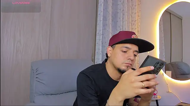 alejandro_calderon1's cam snapshot