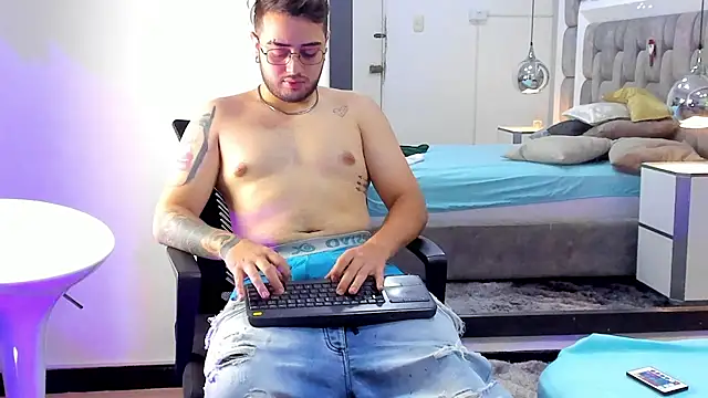 Ethan_Greys's cam snapshot