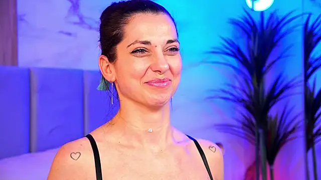 EllyLynn's cam snapshot