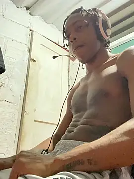 Larry-n-clouds's cam snapshot