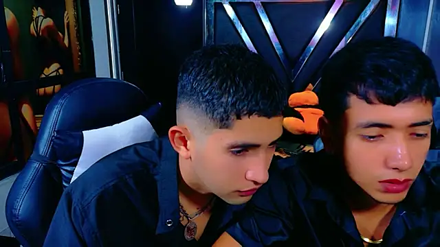 darwinandbrayann's cam snapshot