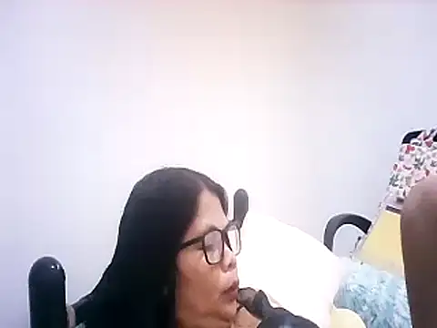 pinay_milfxx's cam snapshot