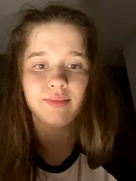 HornyGirlH live sex cam