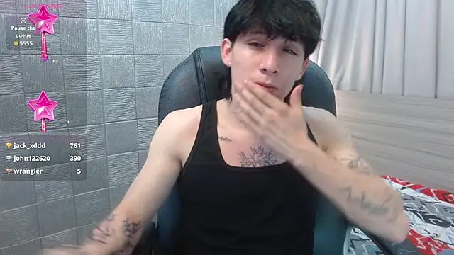 Iantwink18 live sex cam