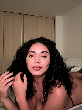 Curlyierr live sex cam