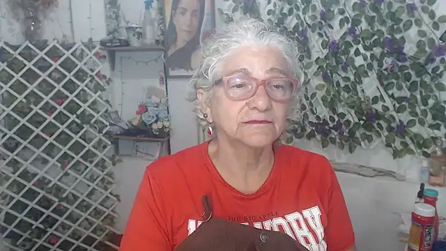 FunnyGrandma live sex cam