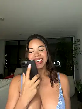 Brunettexio live sex cam