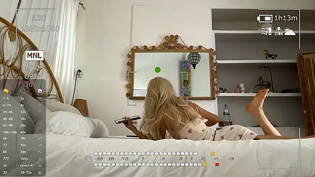 LezlieGreet live sex cam