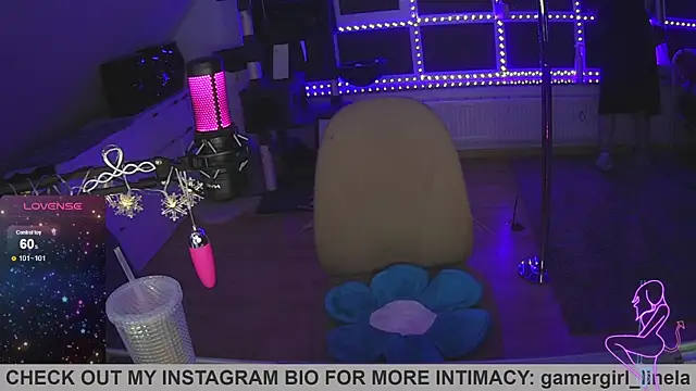 Gamergirl-Linela live sex cam