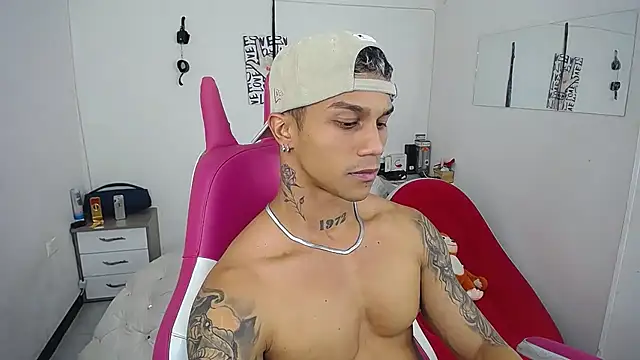 Leonard_Price live sex cam