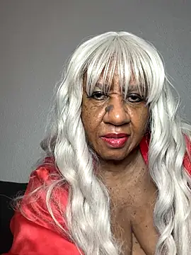 BreanaDivine live sex cam