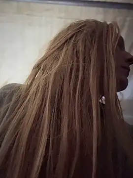 GoldenFlameGoddess live sex cam