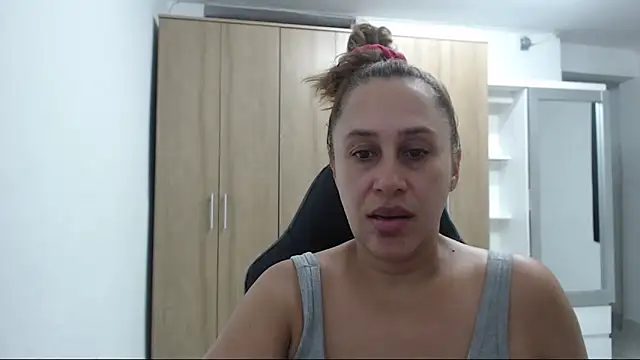 RoxanaLove9 live sex cam