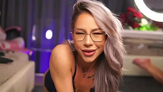 NyrobiNova live sex cam