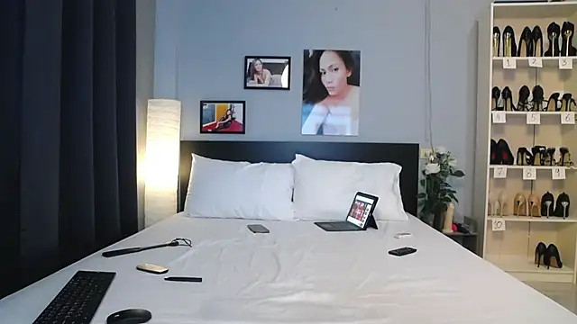 Hotbeebee live sex cam