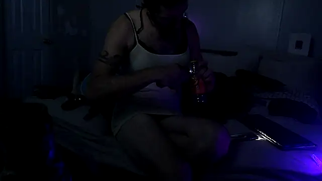 Bi_curious86 live sex cam