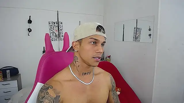 Leonard_Price live sex cam