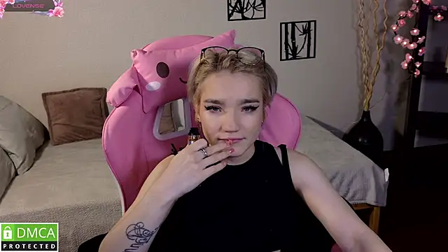 Megan_Lora's cam snapshot