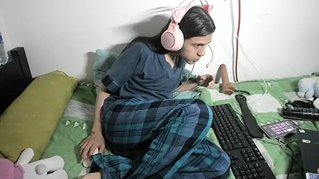 Petite-Goth live sex cam