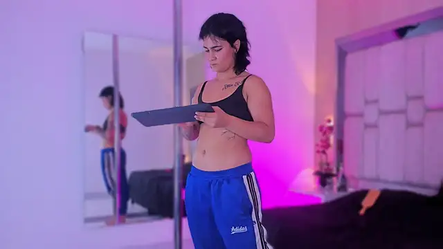 SnakeMuse's cam snapshot