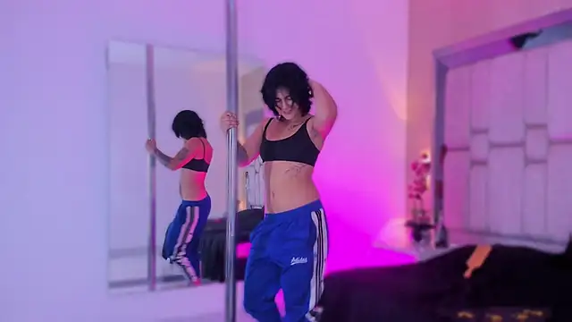 SnakeMuse's cam snapshot