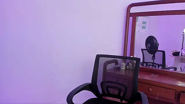 hey_roxx-OvvO's cam snapshot