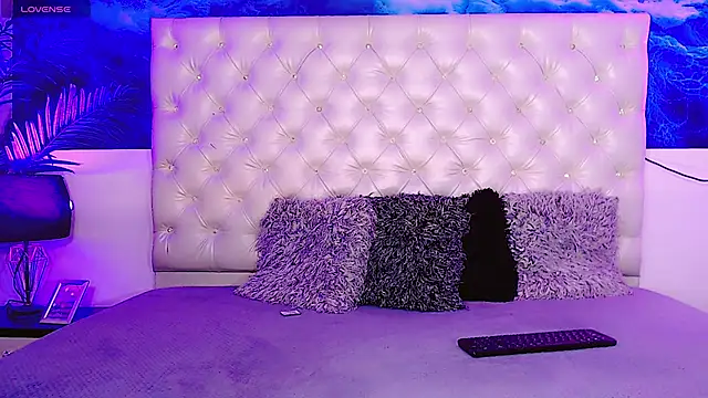 AithanaBlaze live sex cam