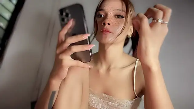 queen_lucinda live sex cam