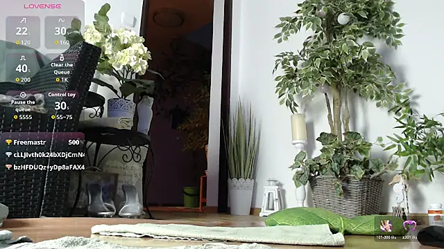 Squirtmania live sex cam