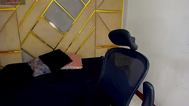 Latrellx7 live sex cam