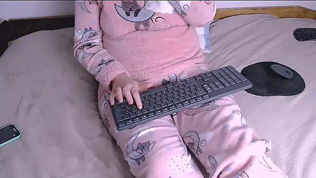 ChubbyMaia live sex cam