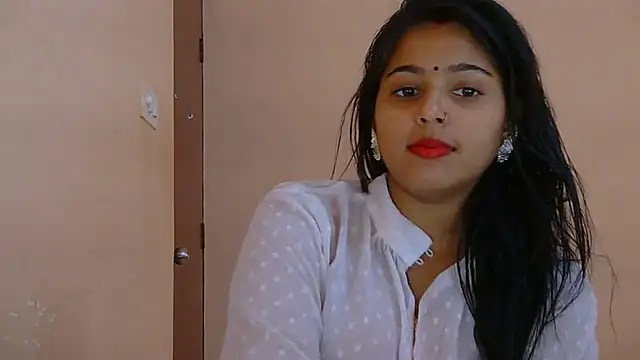 Cute-Simmi69 live sex cam