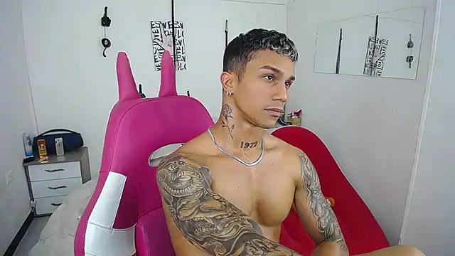 Leonard_Price live sex cam