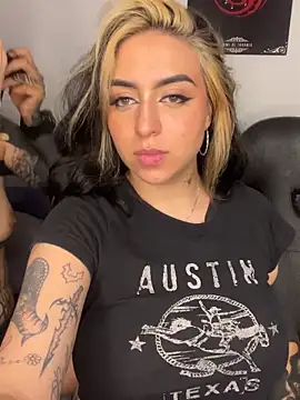 VeloraVyxen_'s cam snapshot