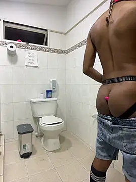 Maxim-Walker live sex cam