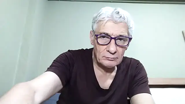 BIGUNCUTHARDCOCK live sex cam