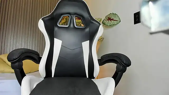 dania_miller_'s cam snapshot