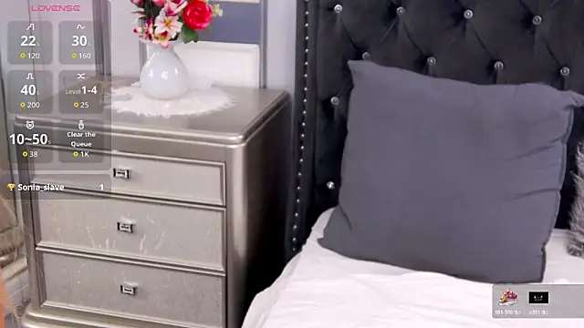 VoluptuousLeona's cam snapshot