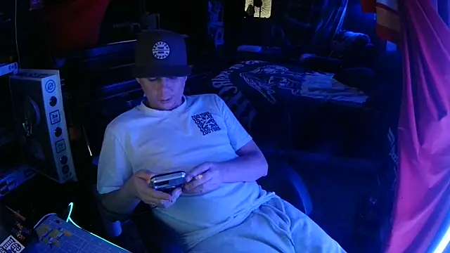 Bowerboi's cam snapshot