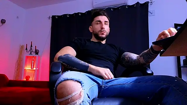 MightyAaron66 live sex cam