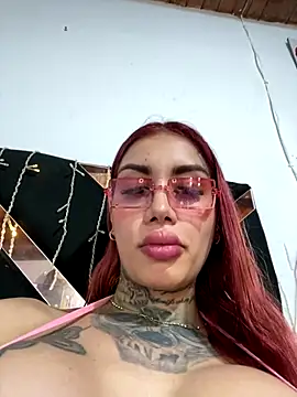 Zaratattoox live sex cam