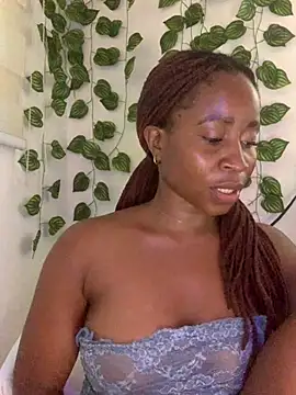 MISSMAYMADMYDAY's cam snapshot