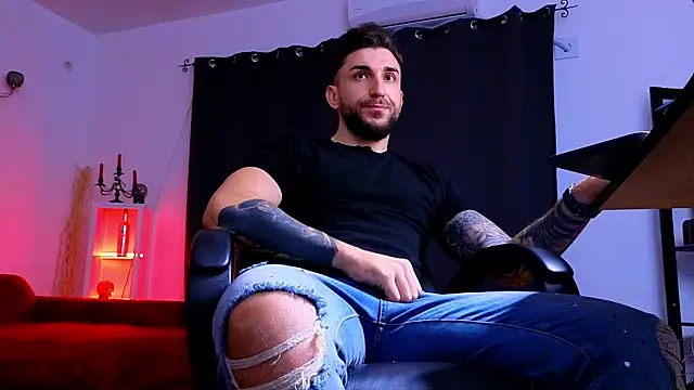 MightyAaron66 live sex cam