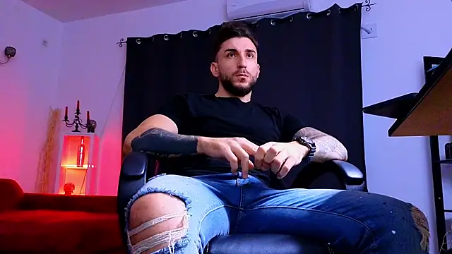 MightyAaron66 live sex cam