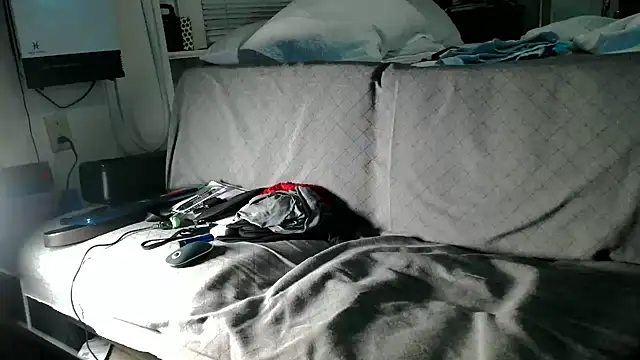 Luv2SuckBWC92 live sex cam