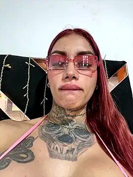 Zaratattoox live sex cam