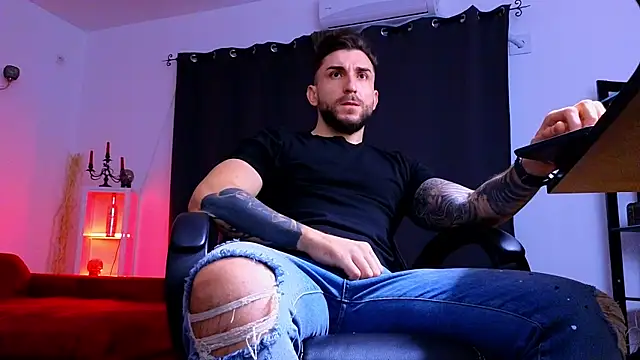 MightyAaron66 live sex cam