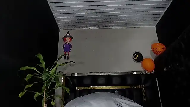 Kitie_Petarda live sex cam